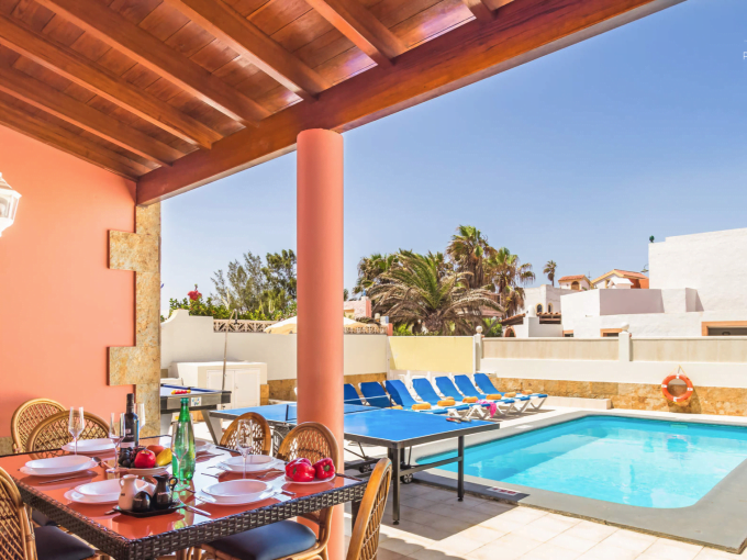 Impressionnante villa de quatre chambres à vendre à côté de la plage de Corralejo