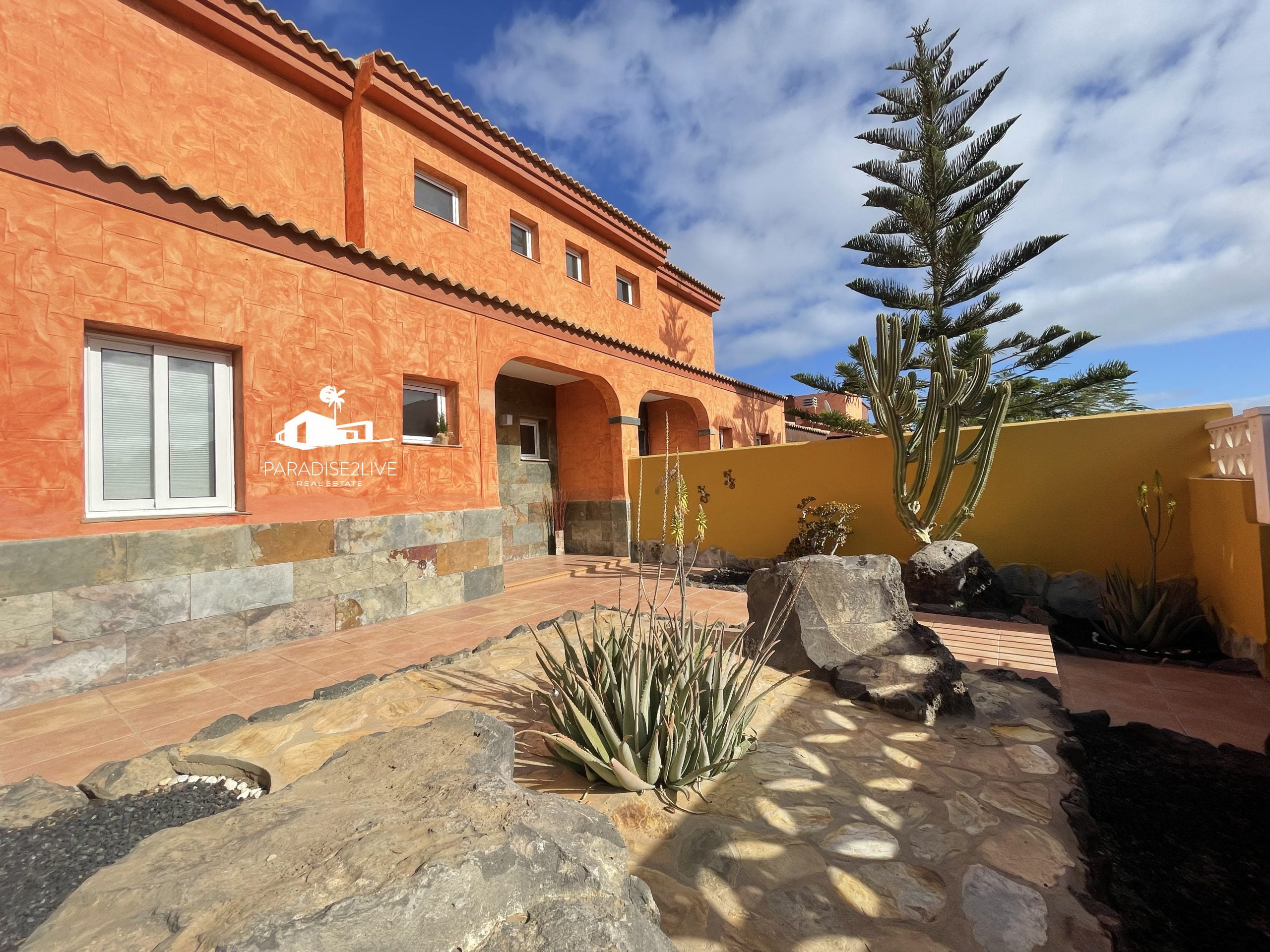 Belle villa à louer dans la partie haute de Corralejo, 3 chambres 2 salles de bain avec beau jardin
