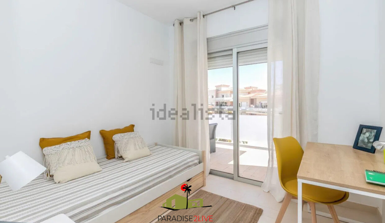 AV37-FOTO NUOEVA LOGO AMARILLA GOLF4